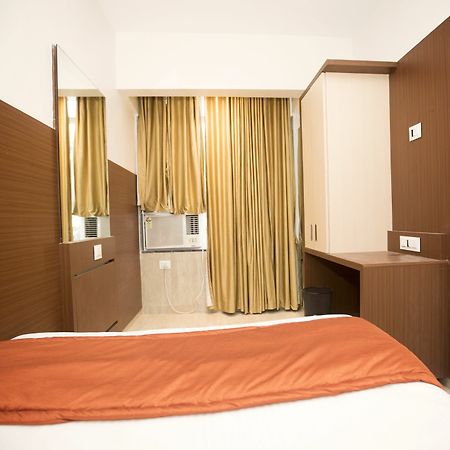 Hotel Spring Inn Mumbai Bagian luar foto