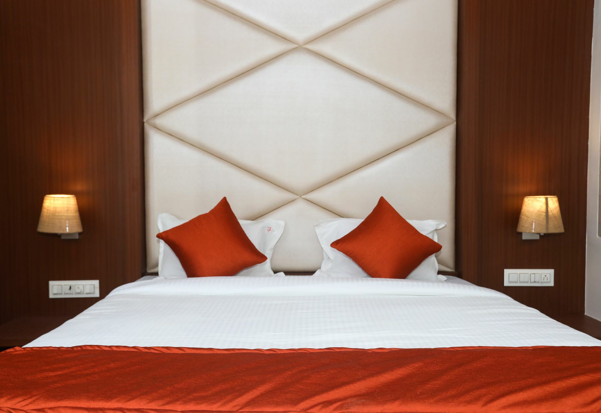 Hotel Spring Inn Mumbai Bagian luar foto